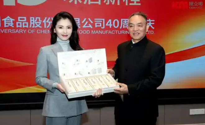 一身标准的干部风简直绝了不入编都可惜了！bsport体育入口刘涛也太正点了吧！