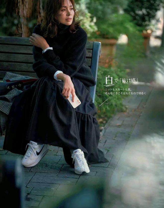 穿裙子配这4双鞋子最美！必一体育运动app春天(图8)