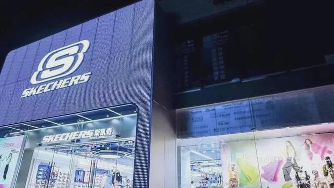 ”斯凯奇卖身背后：一场逆袭与挣扎的故事bsport体育683亿！美国“鞋王(图2)